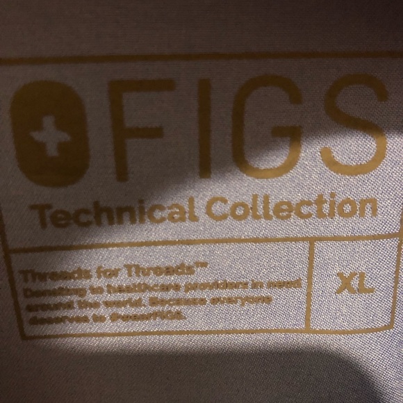 Figs Leon Blue Men’s Technical Collection V-Neck Short Sleeve Scrub Top 2 pocket - Picture 4 of 6